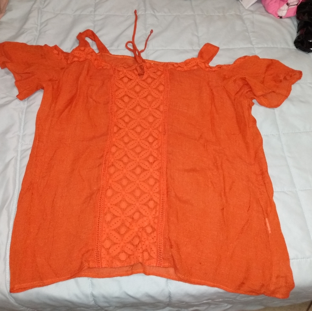 Cold shoulder ladies top